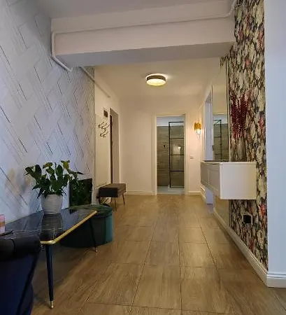 Luxury Private Parking Self Check-in54 Craiova