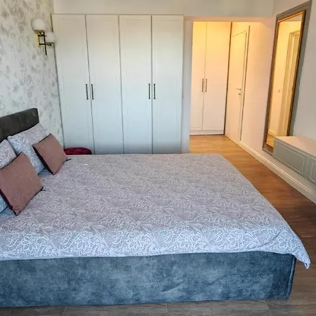 Apartment Luxury Private Parking Self Check-in54 Craiova